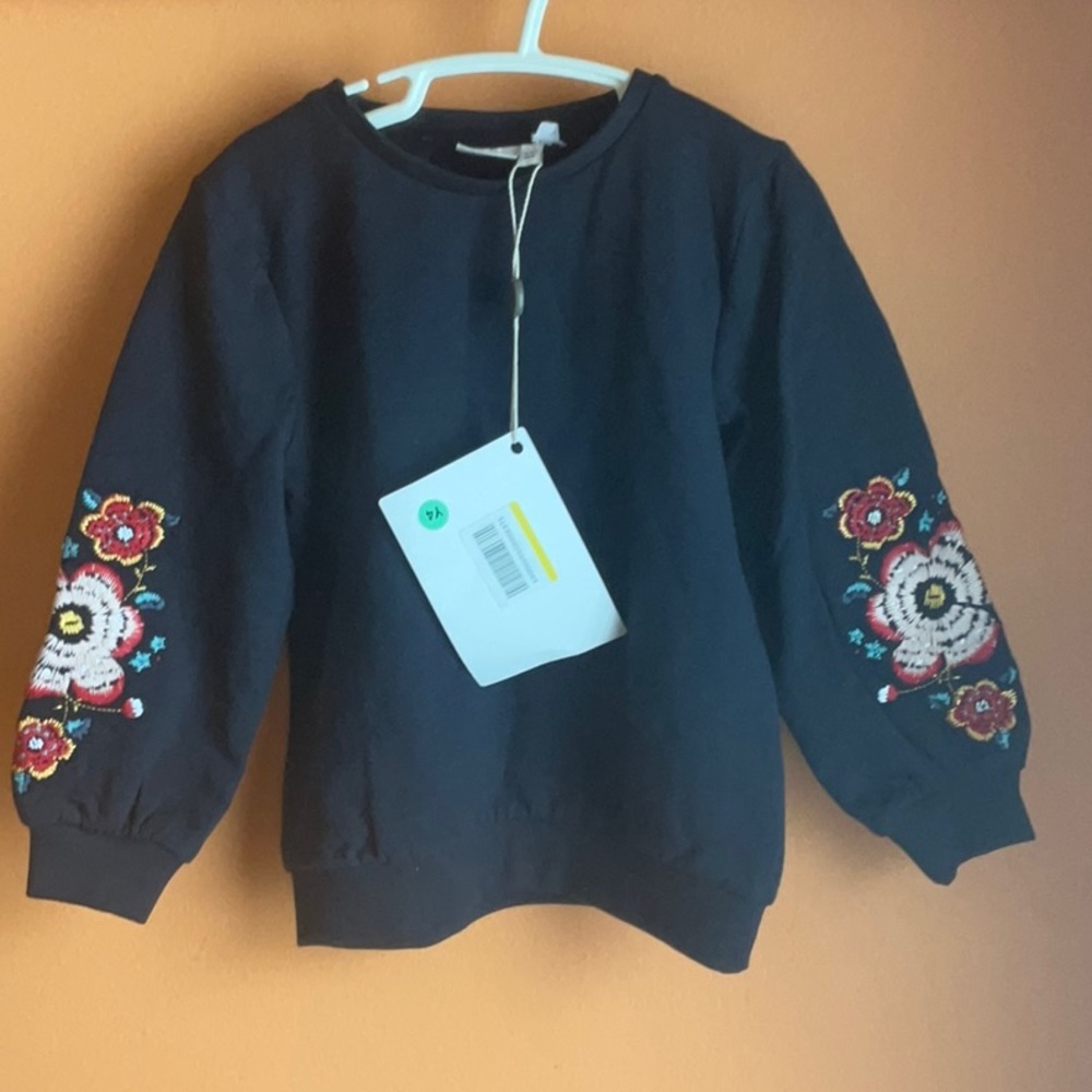 NWT BLACK EMBROILED SWEATSHIRT sz 3-4
